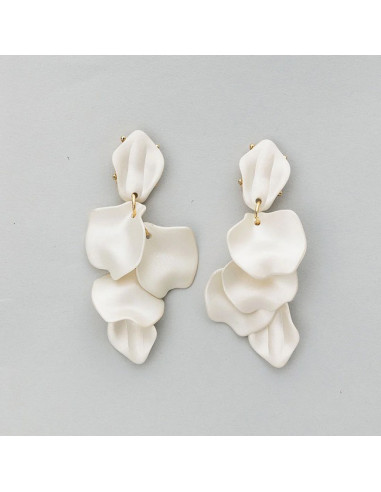 Bow19 Leaf Earrings Pearl White