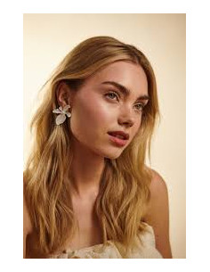 Bow 19 Flower Pearl White Earrings